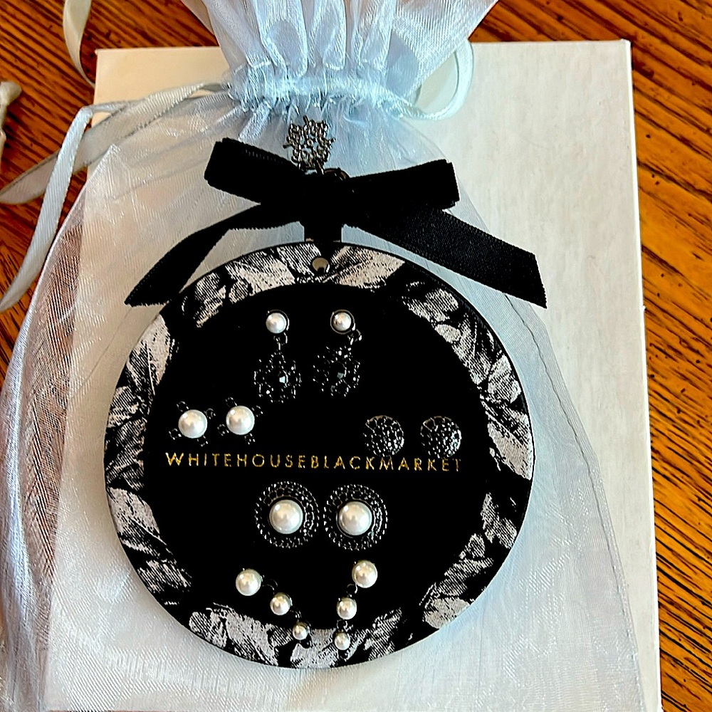NEW White House Black Market 5 stud Earrings.Pearls& Black crystals.Elegant